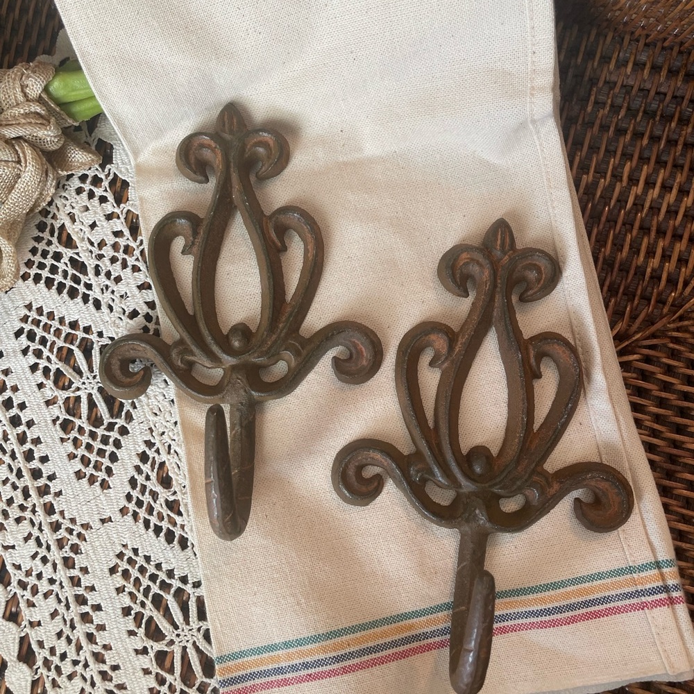 Set of 2 Iron Rustic Iron Farmhouse Hooks